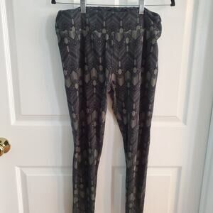 LuLaRoe Black and Olive Green/Gray Patterned Leggings. #SW
